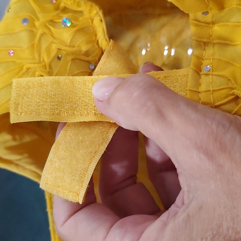 Yellow textured baseball cap with silver metallic dots ponyrail opening - Picture 6 of 9